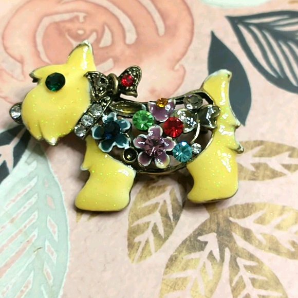 Terrier dog brooch - Picture 1 of 3